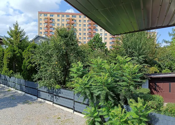 Pokoj s manželskou postelí velikosti queen
